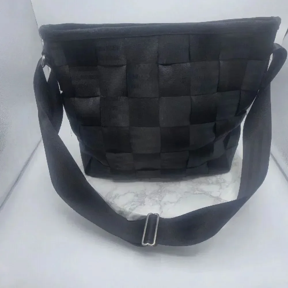 HARVEYS Black Executive Messenger Seatbelt Bag